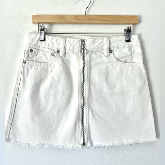 We The Free White Denim Raw Hem Zipper Front Mini Skirt Size 28 - Picture 3 of 10